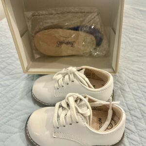 FootMates White Kids Dress Shoes